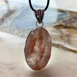 2321 Stunning Silver and Brown Pendant Necklace
